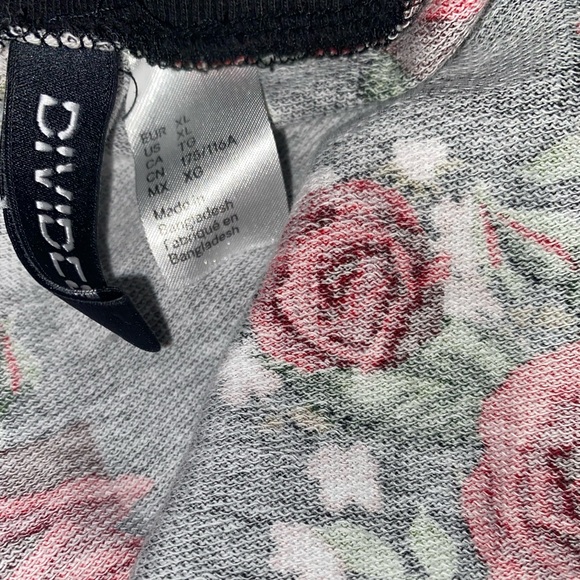 Black rose floral oversized long sleeve sweatshirt - Picture 3 of 3